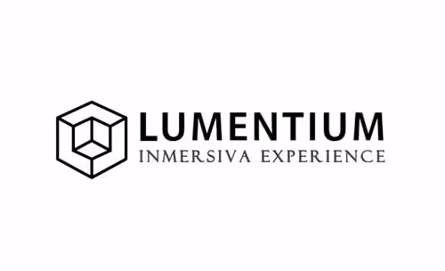 Logotipo de Lumentium con cubo geométrico y texto de experiencia inmersiva